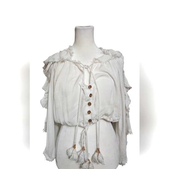FREE PEOPLE Boho Cropped cold shoulder frayed endge blouse In White. Size S - Picture 1 of 13